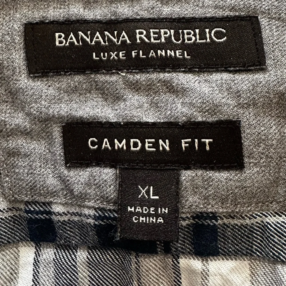 🩶 BANANA REPUBLIC men’s Plaid Button-Up Shirt Gray & Navy plaid XL flannel
